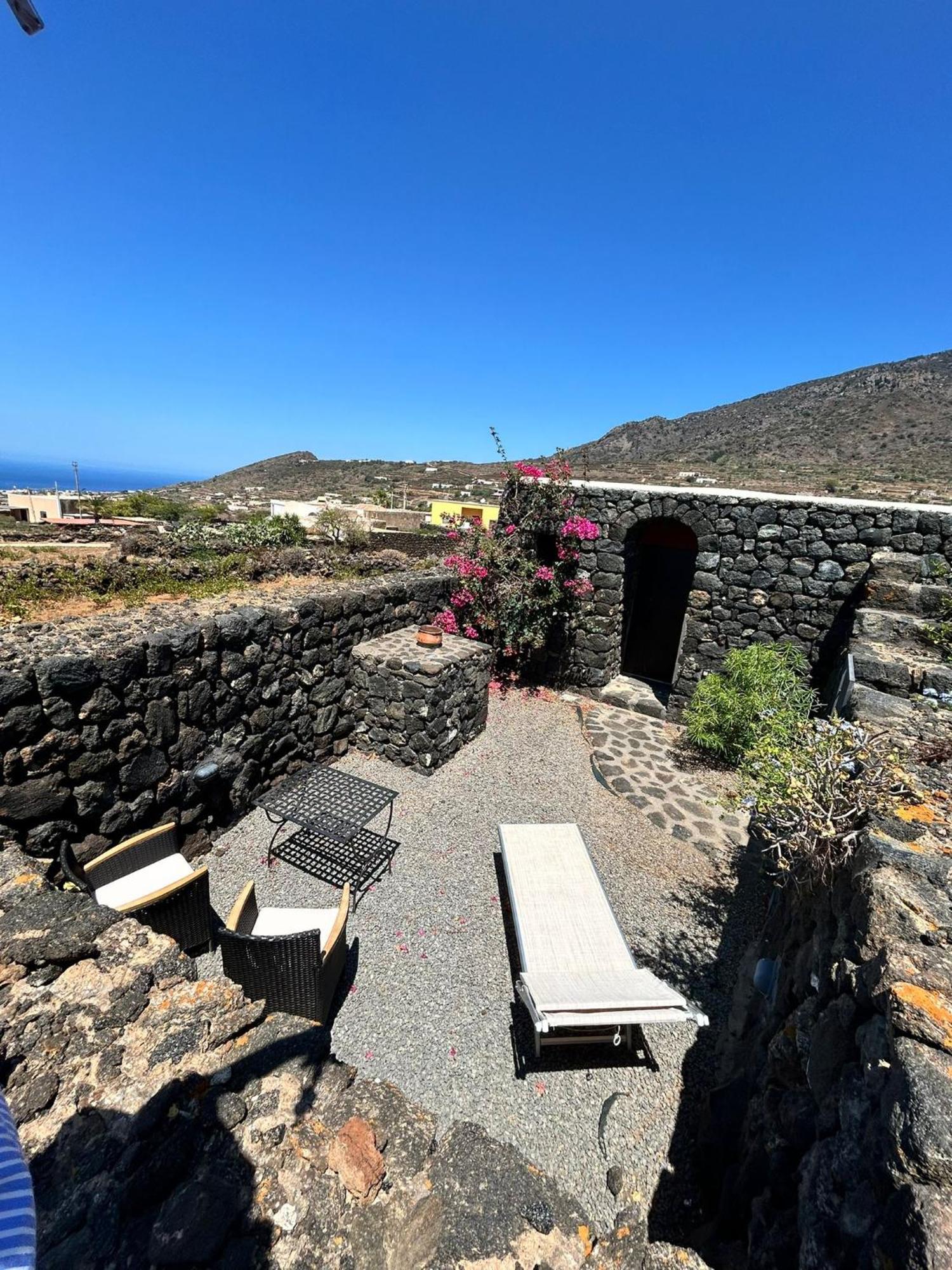 Dammuso - La Piccola Giara - Villa Pantelleria Luaran gambar